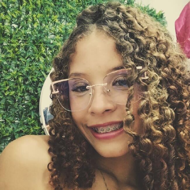 Babysitter in São Pedro da Aldeia: Yasmin