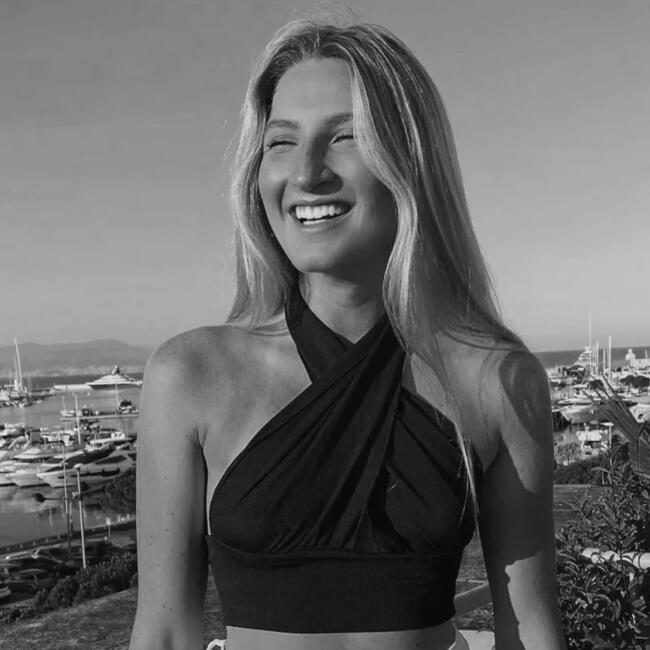 Babysitter in Rouen: Nina