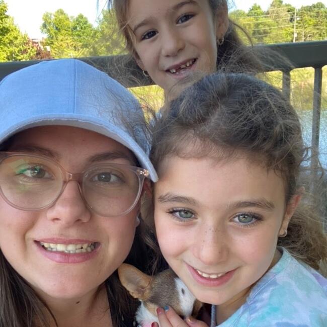 Baby-sitter in Gilford: Nikki