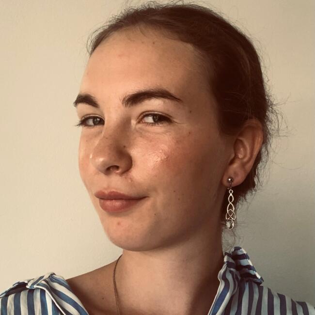 Babysitter in Angers: Rhiannon