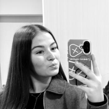 Baby-sitter Yffiniac: Thaïs