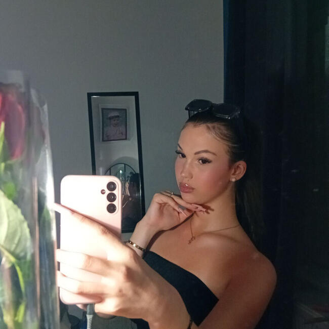 Babysitter in Châtelet: Coralie