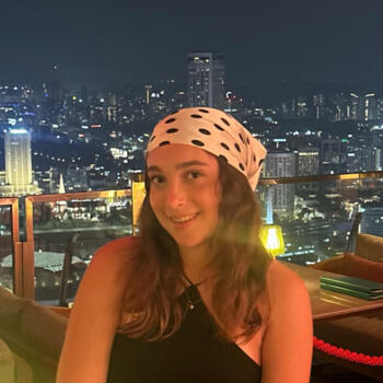 Babysitter in Vernaison: Maia