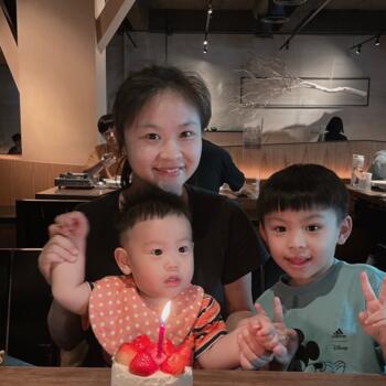 位於高雄市的臨時保母: 品彤