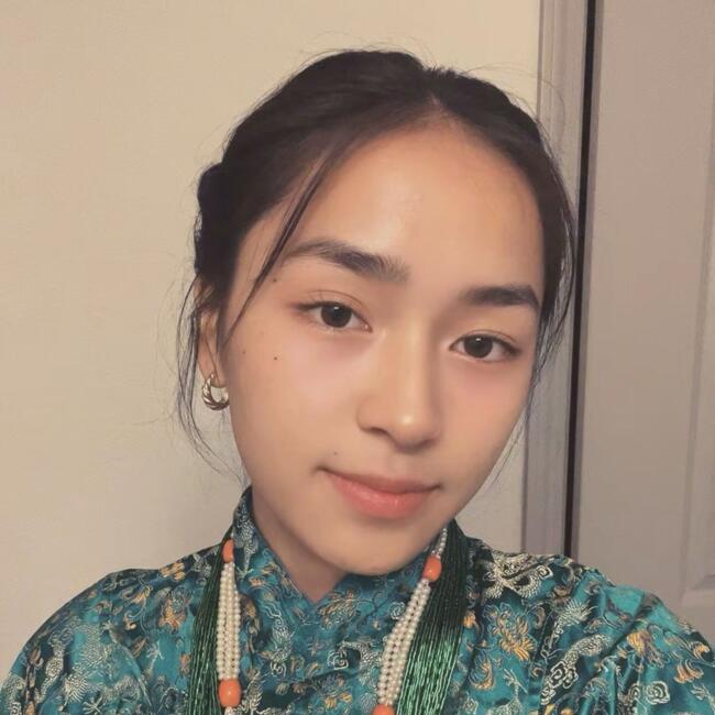 Babysitter in Jonesboro: Yuna