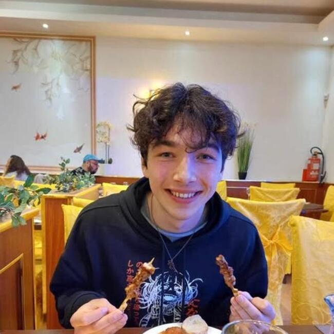 Babysitter in Colfontaine: Joullian