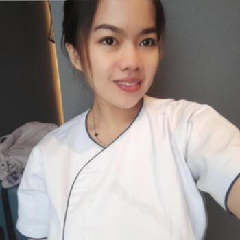 Babysitter in Jakarta: Nesti Apriliani