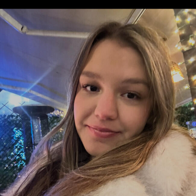 Babysitter in Výronas: Sara