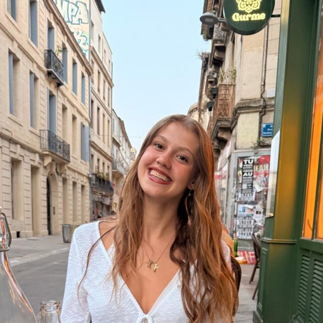 Babysitter in Paris: Leia