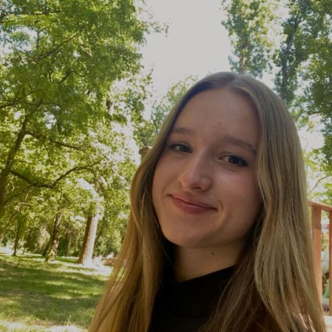 Babysitter in Divonne-les-Bains: Elisa