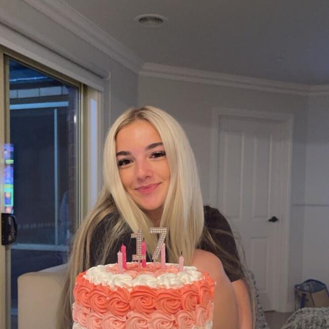 Babysitter in Melbourne: Courtney