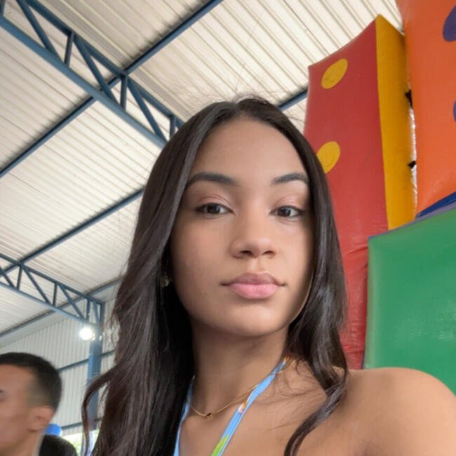 Babysitter in Brasília: Vivian