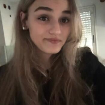 Babysitter in Fontenilles: Lena