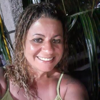 Babysitter in Niterói: Juliana
