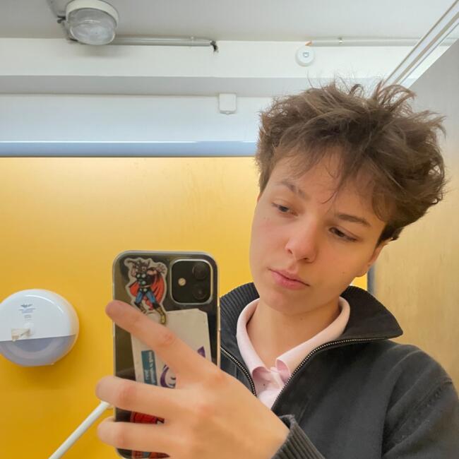 Babysitter in Port-Brillet: Kimberley