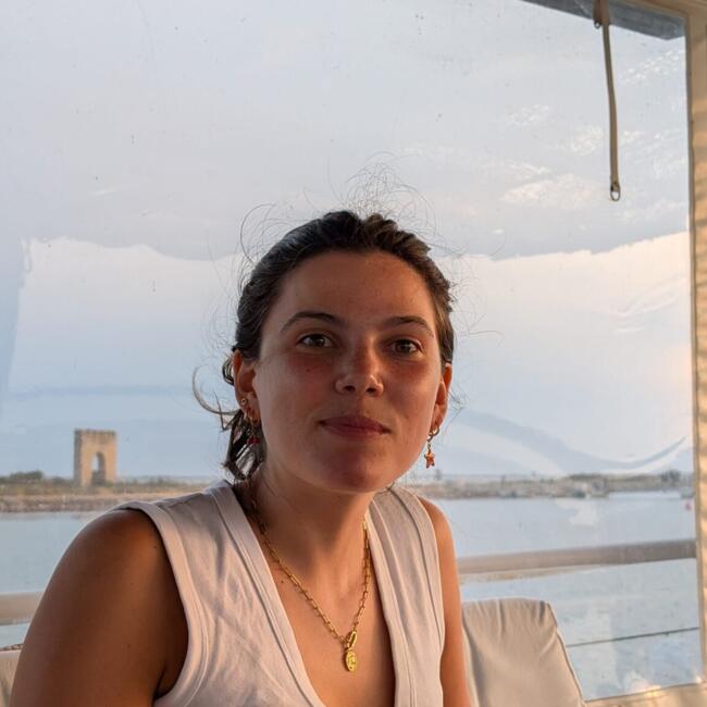 Babysitter in Paris: Camille