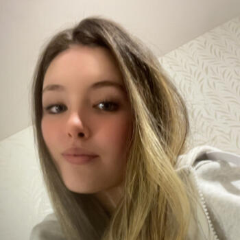 Babysitter in Saint-Méloir-des-Ondes: Monique