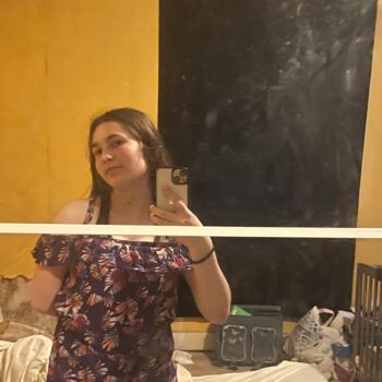 Babysitter in Gembloers: Naomie