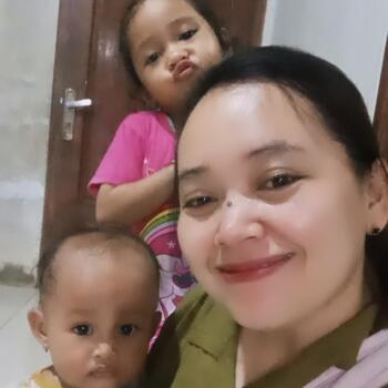 Pengasuh di Johor Bahru: Suryanti