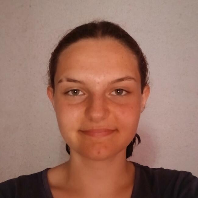 Babysitter in Besançon: Alyssa