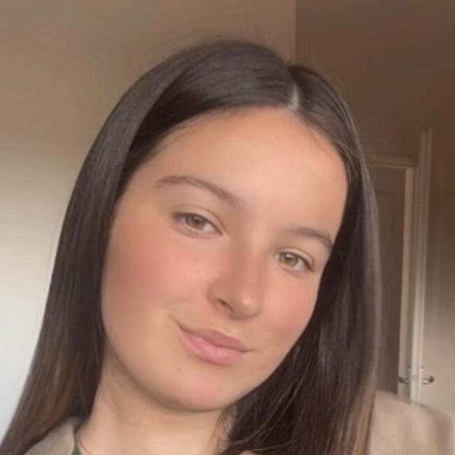 Babysitter in Saint-Médard-en-Jalles: Sarah