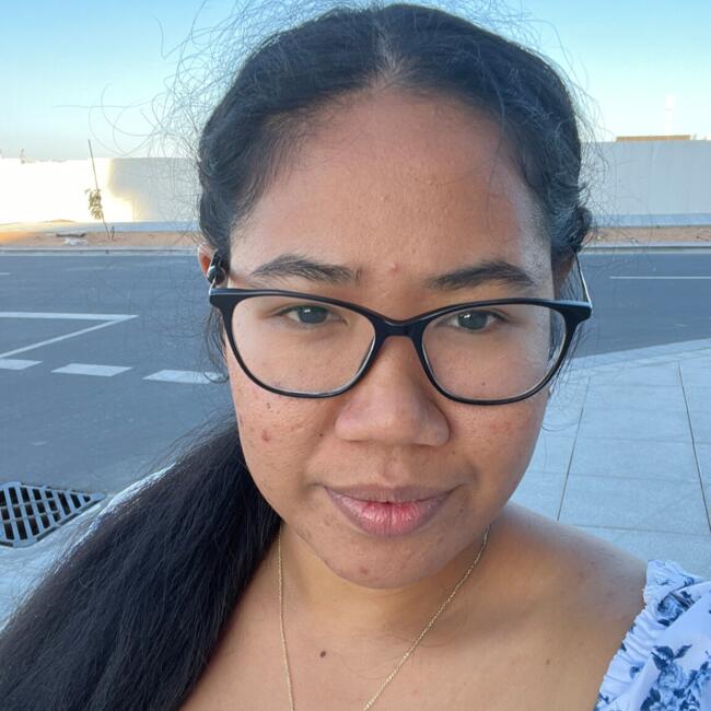 مربية أطفال في دبي: Clythe