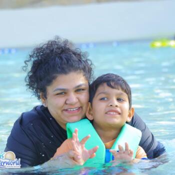 माता-पिता बम्बई: Rakshatha