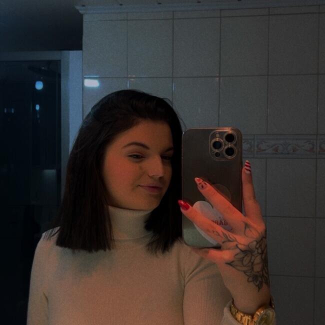 Babysitter in Reninge: Angelina