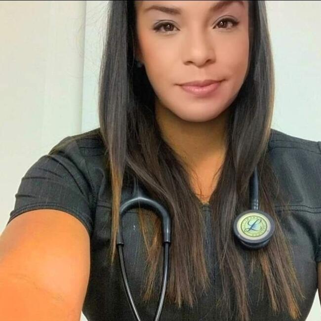 Niñera en San Vicente: Menethy