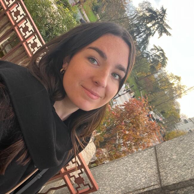 Babysitter in Paris: Elise