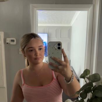 Babysitter in Exeter: Evie