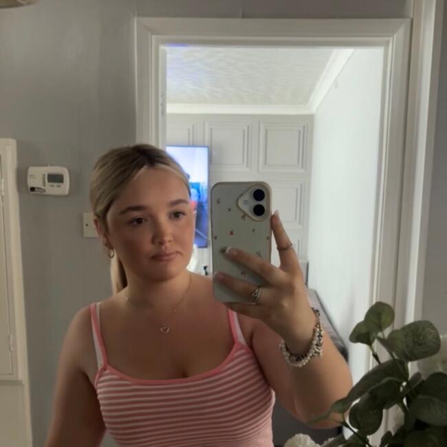 Babysitter in Exeter: Evie