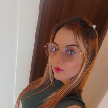 Babysitter στην περιοχή Μπέγιο: Alejandra