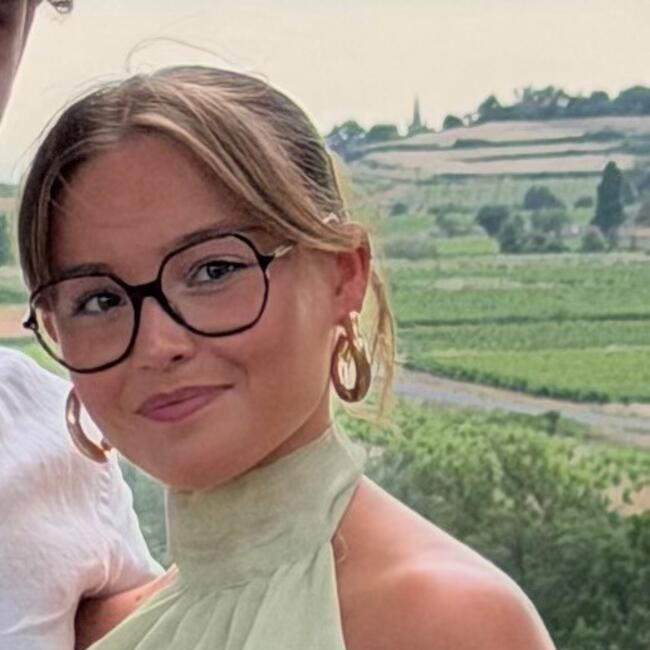 Babysitter in Narbonne: Laura