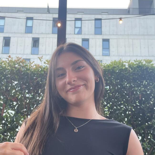 Babysitter in Lomar: Leonor Monteiro