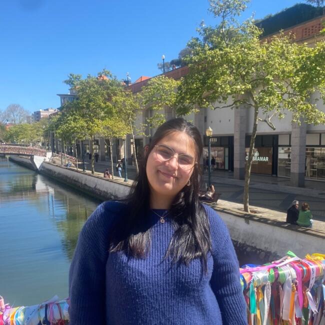 Babysitter em Marinhas: Mónica