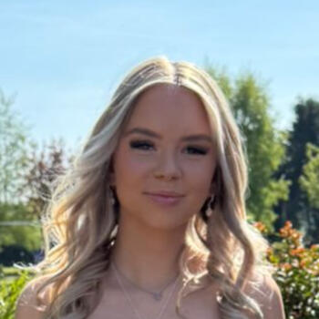 Babysitter in Ballycanew: Sophie