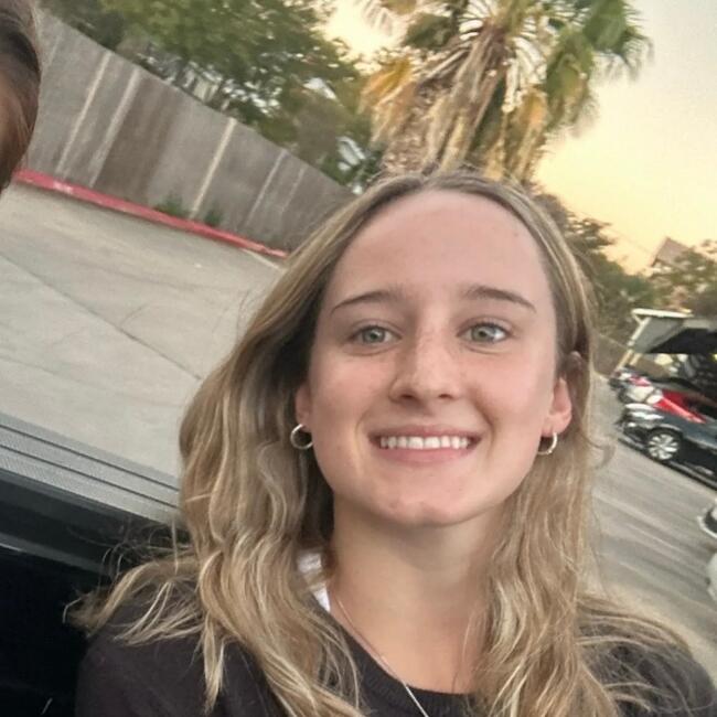 Babysitter in San Antonio: Claire