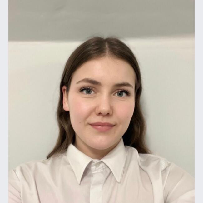 Babysitter in Saint-Mammès: Emmie