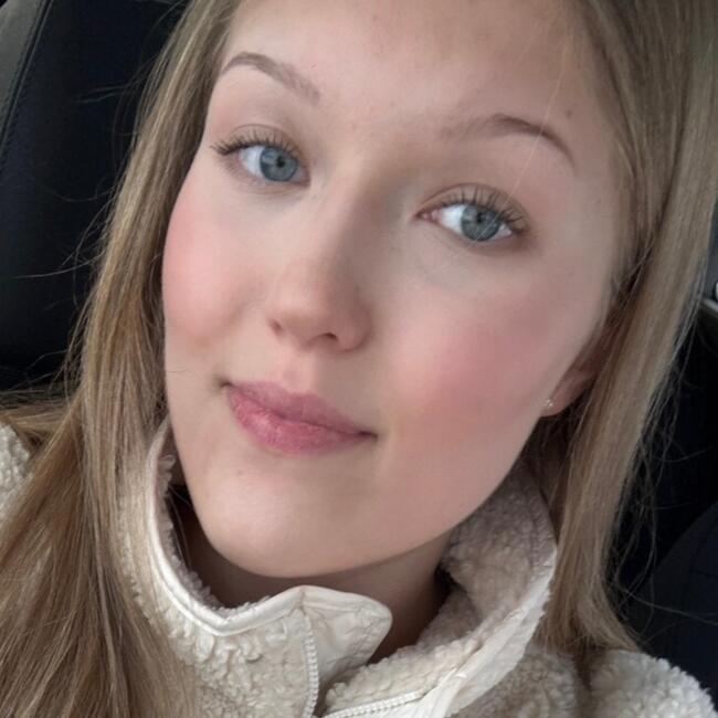 Babysitter in Woodbridge: Julia