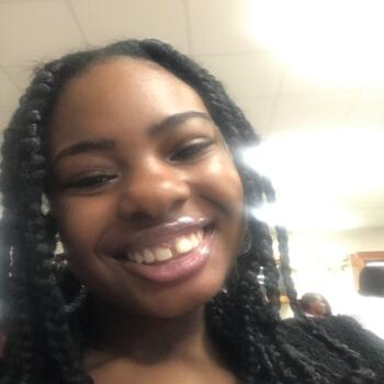 Babysitter in Fayetteville: Mia