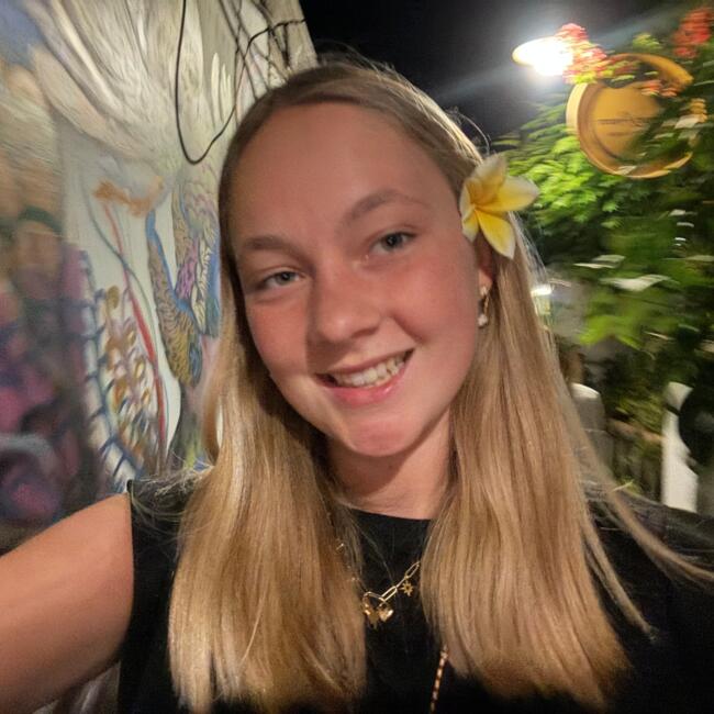 Babysitter in La Hulpe: Ines