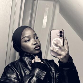 Babysitter in Le Mans: Anya