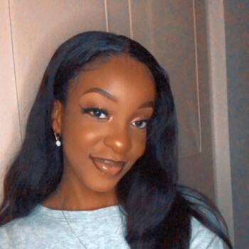 Babysitter in Droichead Nua: Naomi