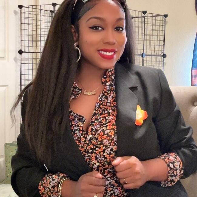 Babysitter in Erie: Krystal