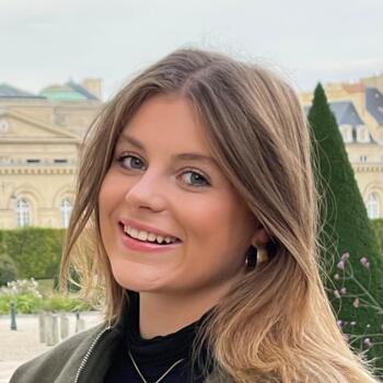 Babysitter in Avranches: Lola
