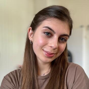 Barnevakt i Ålesund: Alina