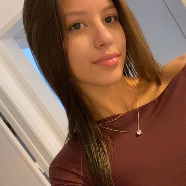 Babysitter em Almada: Yara