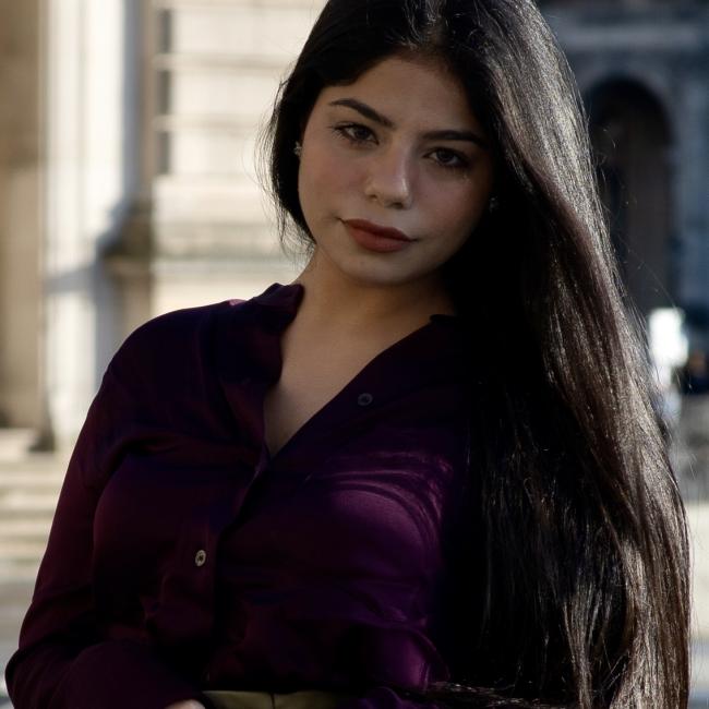 Babysitter in Paris: Saloni