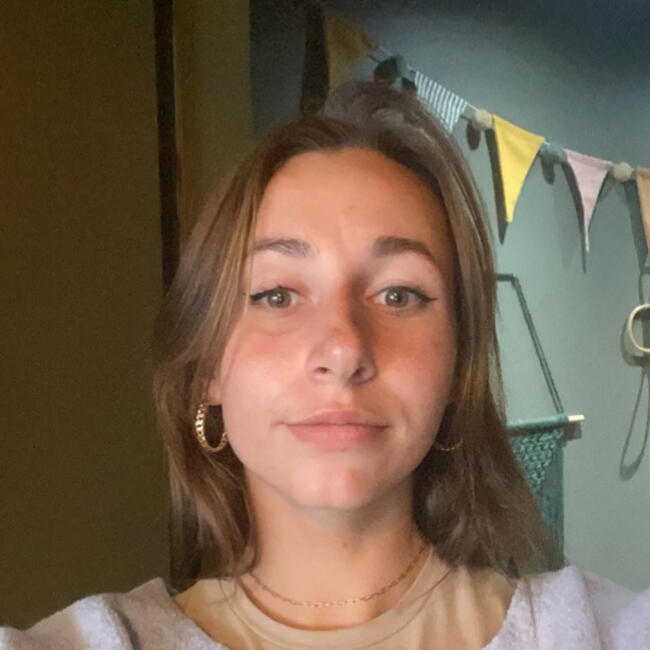 Babysitter in Bordeaux: Lili